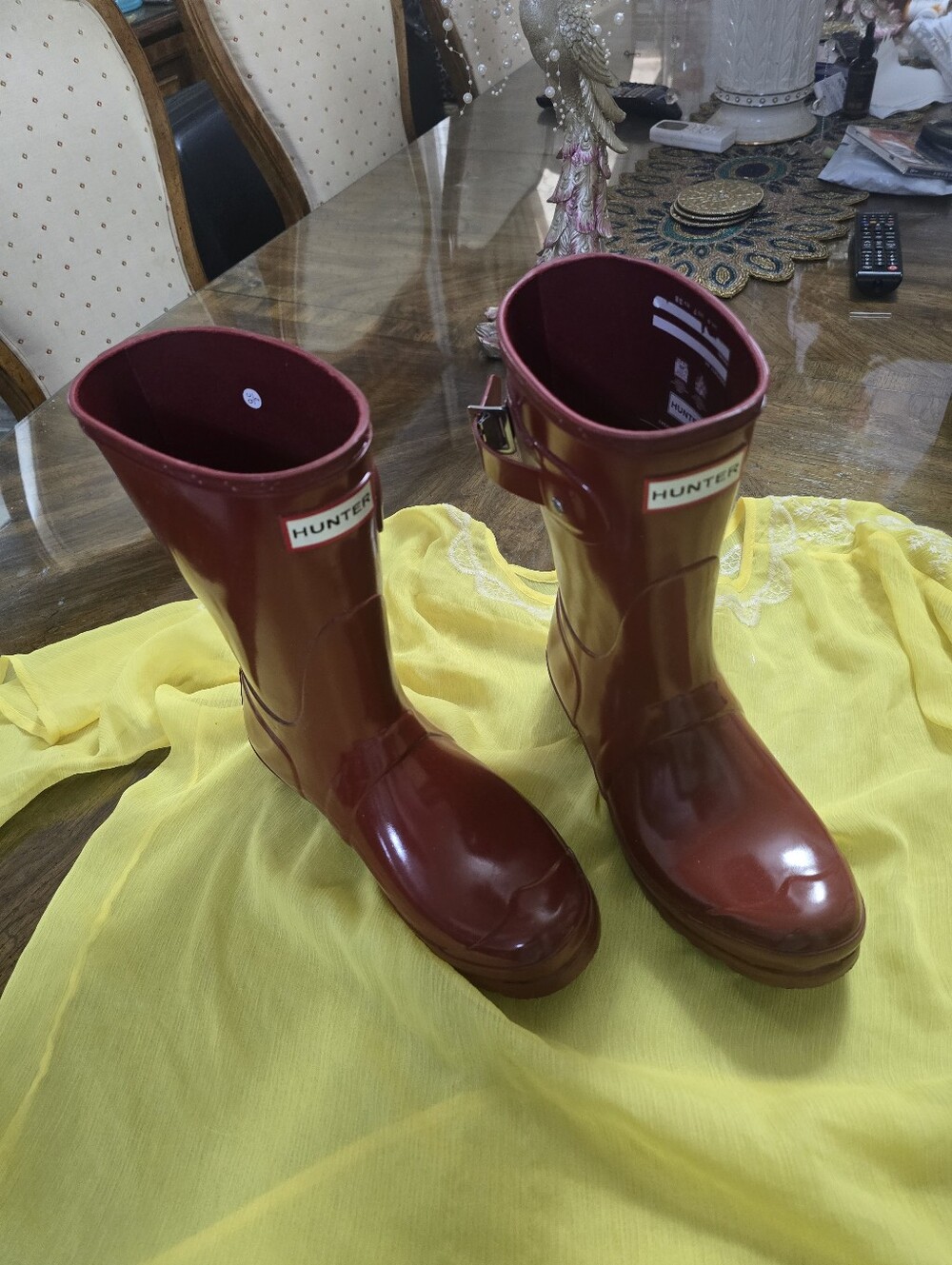 Hunter Gloss Short Rain Boots in Deep Red